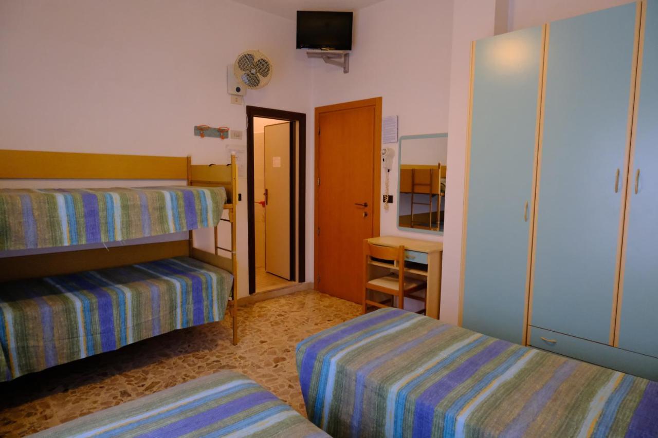 Hotel Chiara Rimini Exterior photo